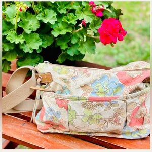 Fossil Beautiful Beige with Floral Pattern Crossbody Purse